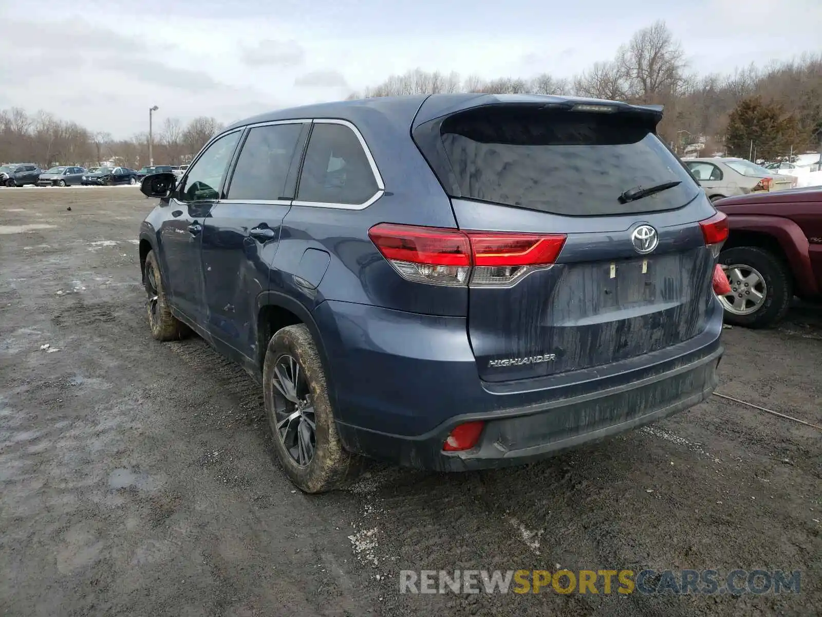 3 Photograph of a damaged car 5TDZARFH1KS043736 TOYOTA HIGHLANDER 2019