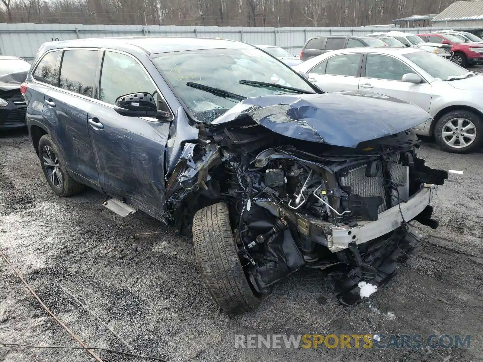 9 Photograph of a damaged car 5TDZARFH1KS043736 TOYOTA HIGHLANDER 2019