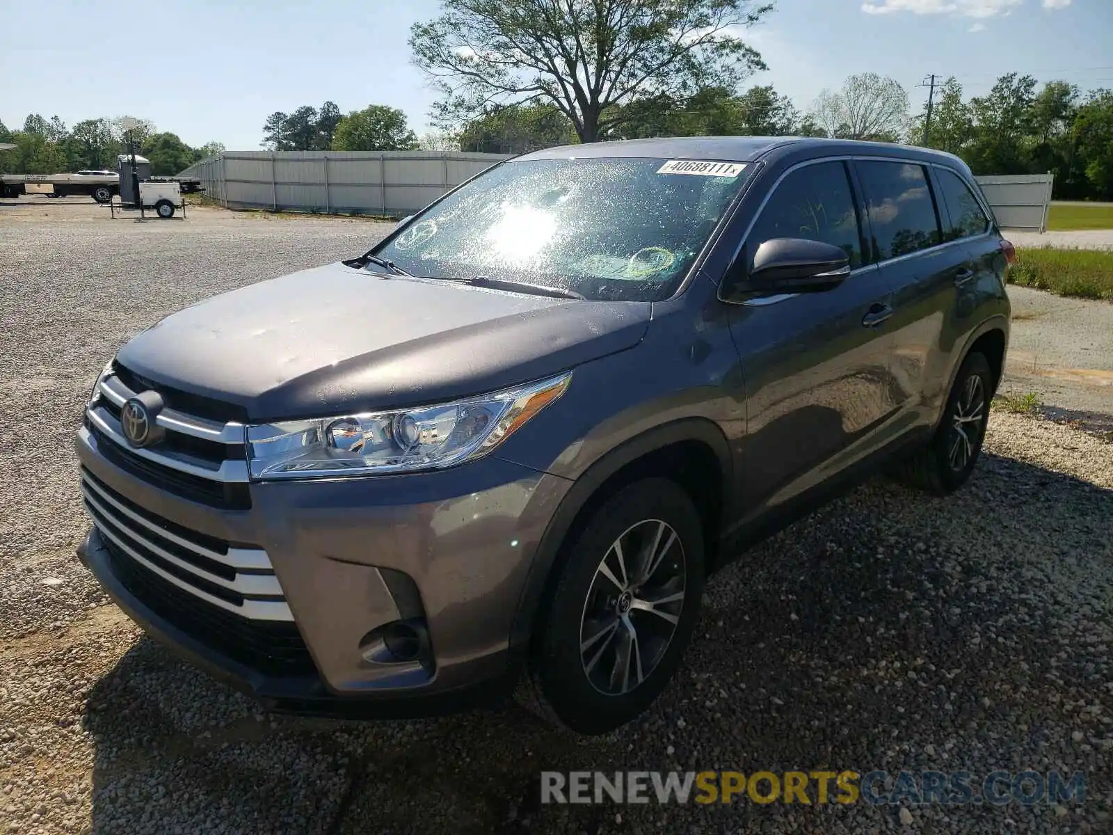 2 Photograph of a damaged car 5TDZARFH1KS044451 TOYOTA HIGHLANDER 2019