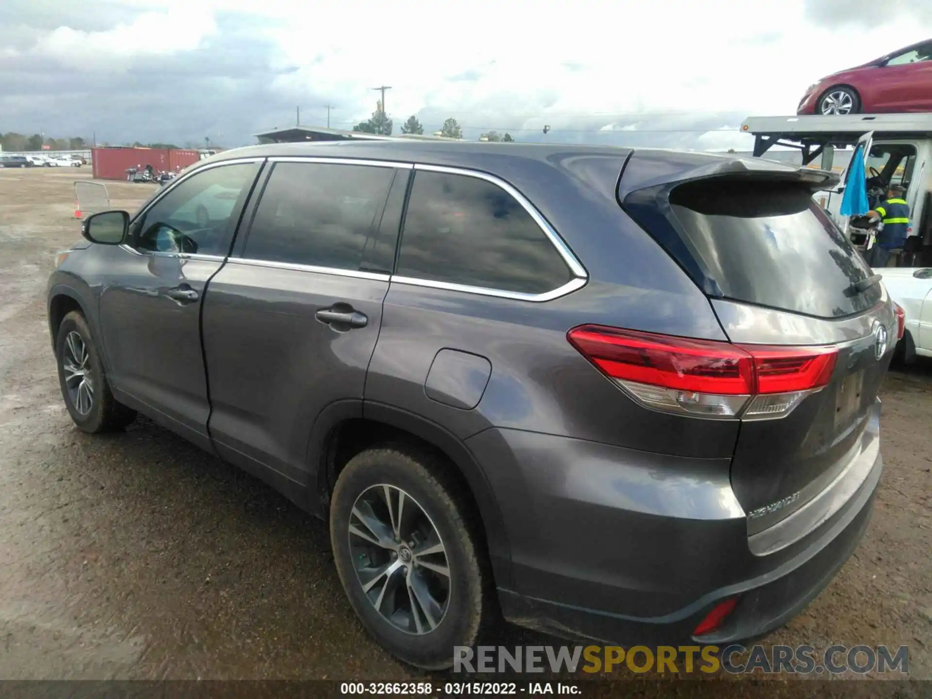 3 Photograph of a damaged car 5TDZARFH1KS045664 TOYOTA HIGHLANDER 2019