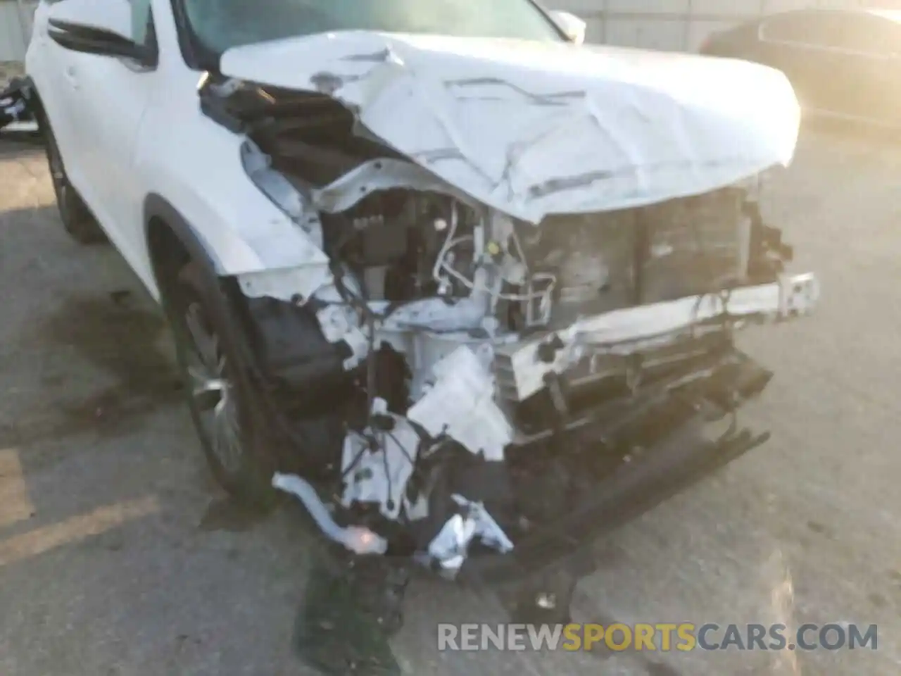 9 Photograph of a damaged car 5TDZARFH1KS046507 TOYOTA HIGHLANDER 2019