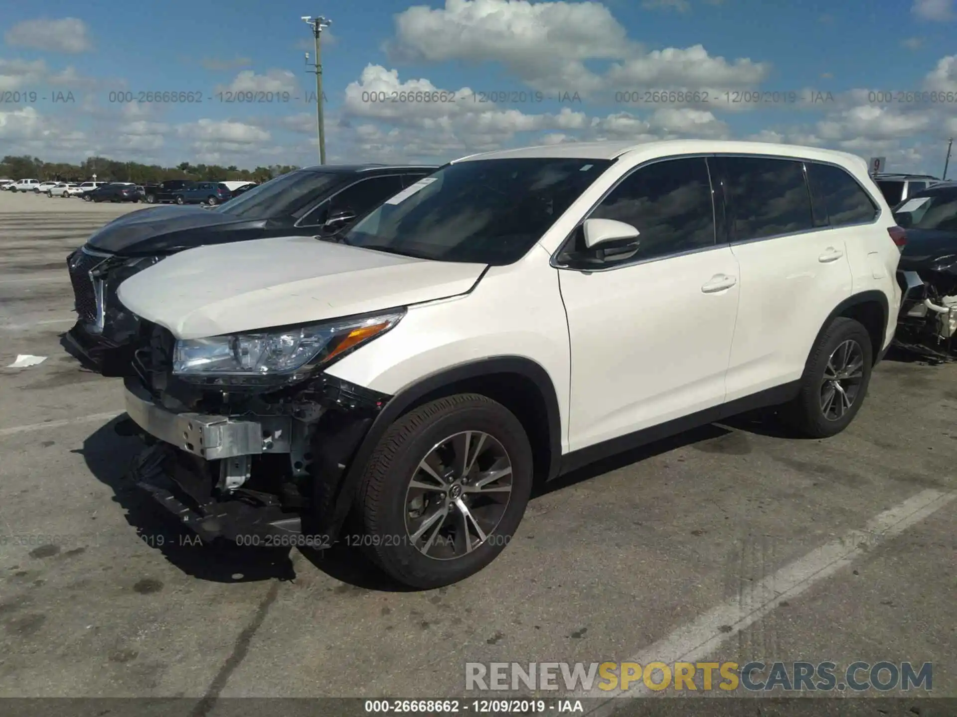 2 Photograph of a damaged car 5TDZARFH1KS047625 TOYOTA HIGHLANDER 2019