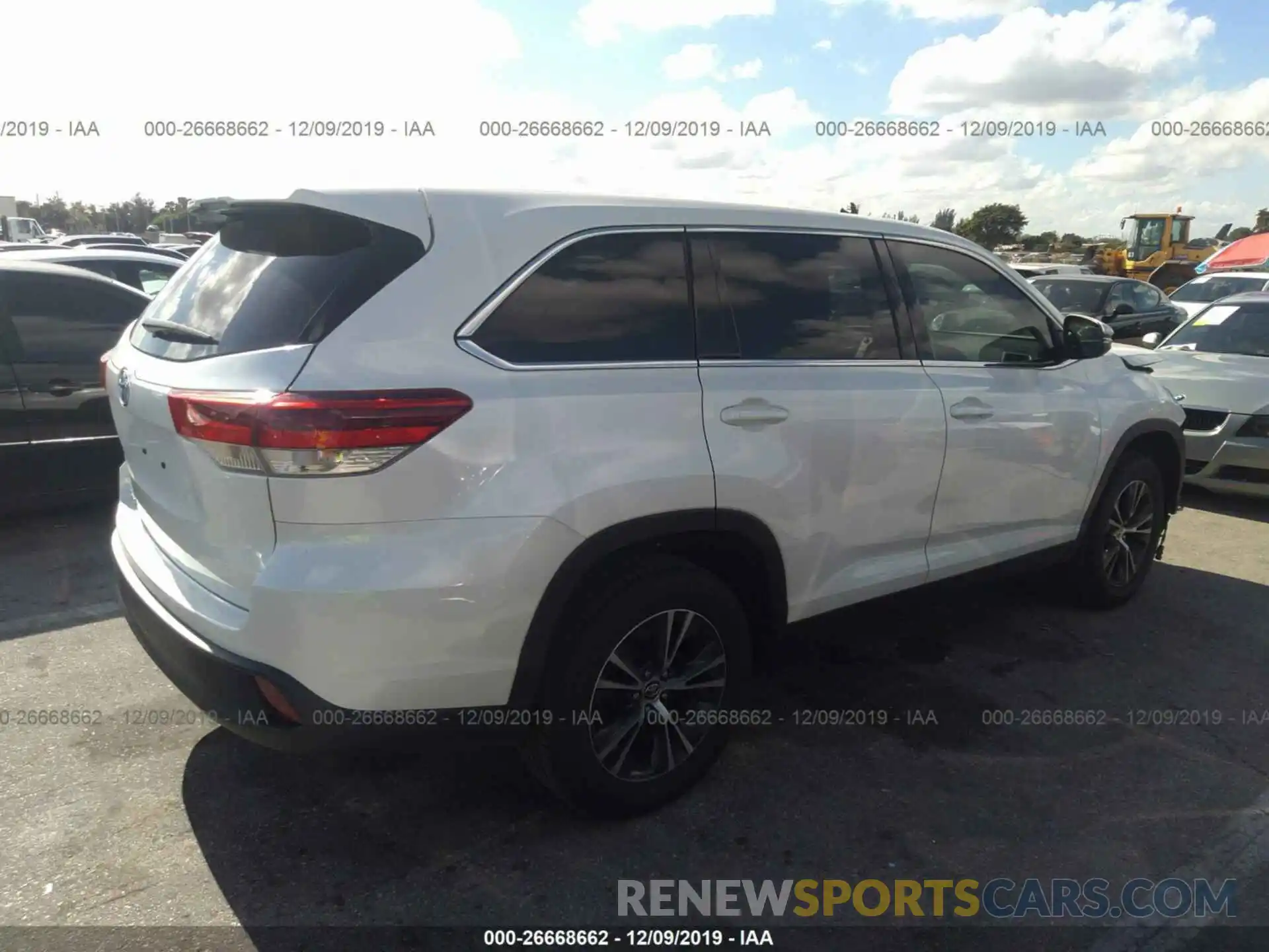 4 Photograph of a damaged car 5TDZARFH1KS047625 TOYOTA HIGHLANDER 2019