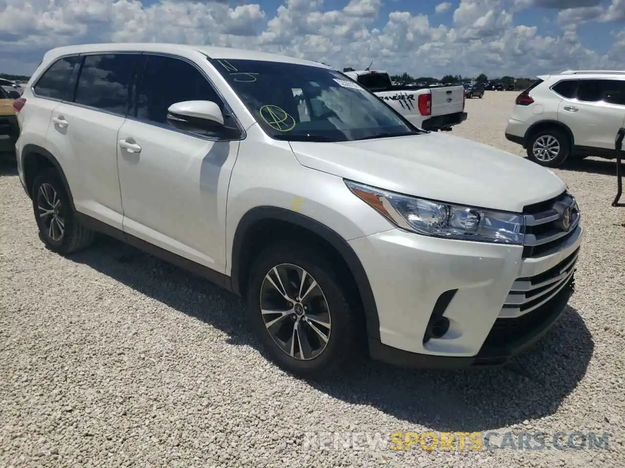 1 Photograph of a damaged car 5TDZARFH1KS049939 TOYOTA HIGHLANDER 2019