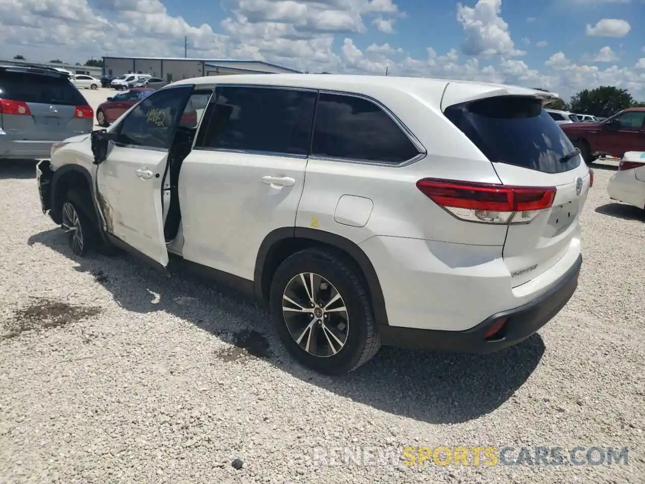 3 Photograph of a damaged car 5TDZARFH1KS049939 TOYOTA HIGHLANDER 2019