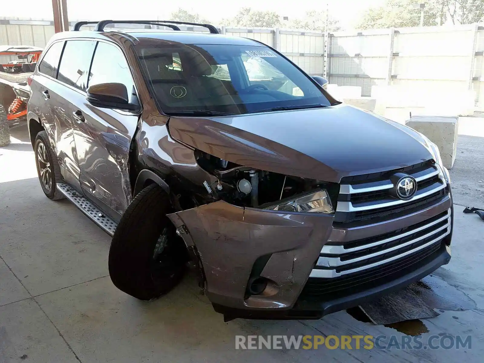 1 Photograph of a damaged car 5TDZARFH1KS050038 TOYOTA HIGHLANDER 2019