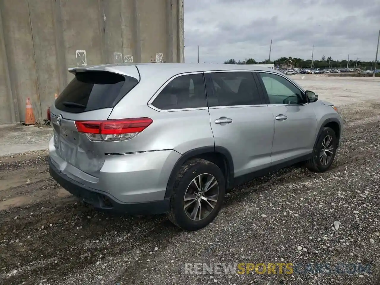 4 Фотография поврежденного автомобиля 5TDZARFH1KS050346 TOYOTA HIGHLANDER 2019