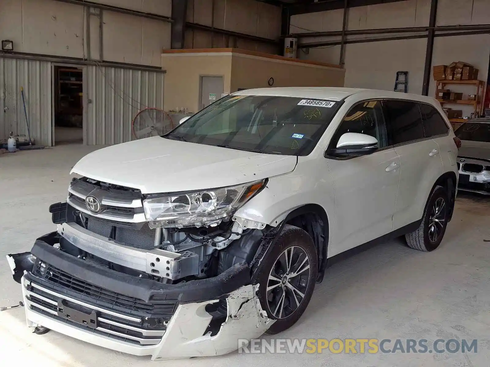 2 Photograph of a damaged car 5TDZARFH1KS051397 TOYOTA HIGHLANDER 2019