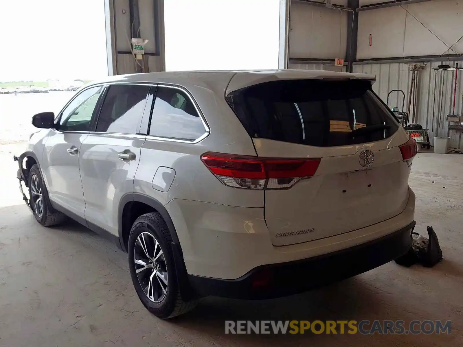 3 Photograph of a damaged car 5TDZARFH1KS051397 TOYOTA HIGHLANDER 2019