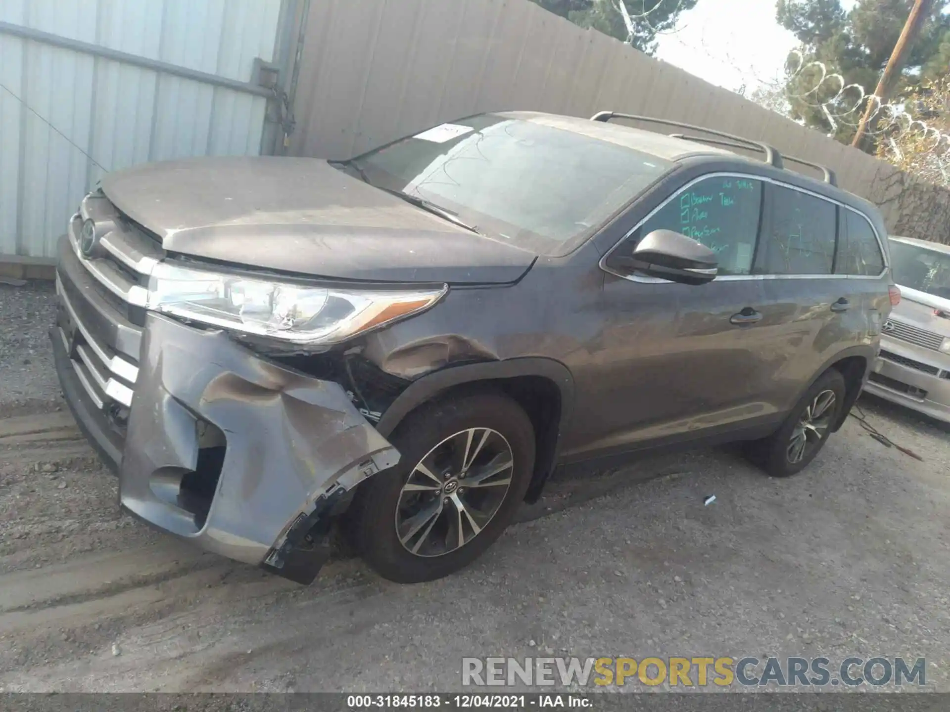 2 Photograph of a damaged car 5TDZARFH1KS052033 TOYOTA HIGHLANDER 2019