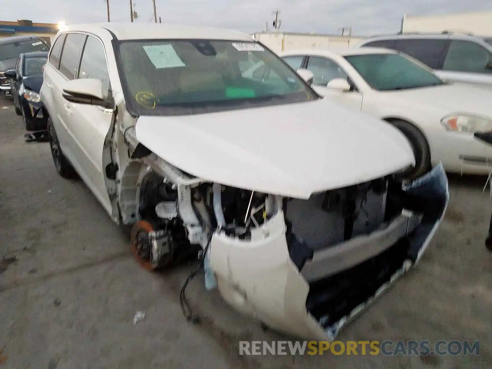 1 Photograph of a damaged car 5TDZARFH1KS052324 TOYOTA HIGHLANDER 2019