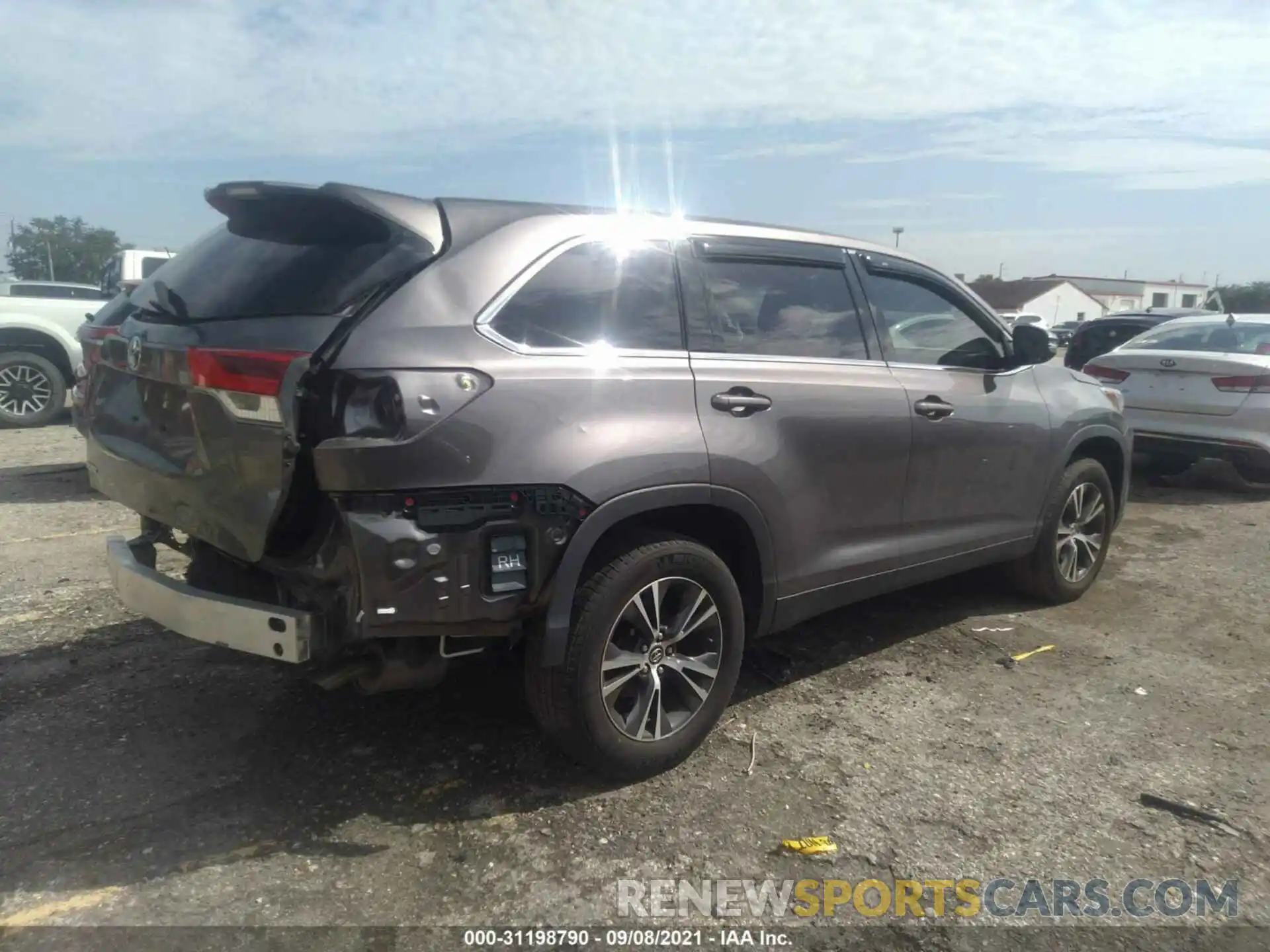 4 Фотография поврежденного автомобиля 5TDZARFH1KS052436 TOYOTA HIGHLANDER 2019