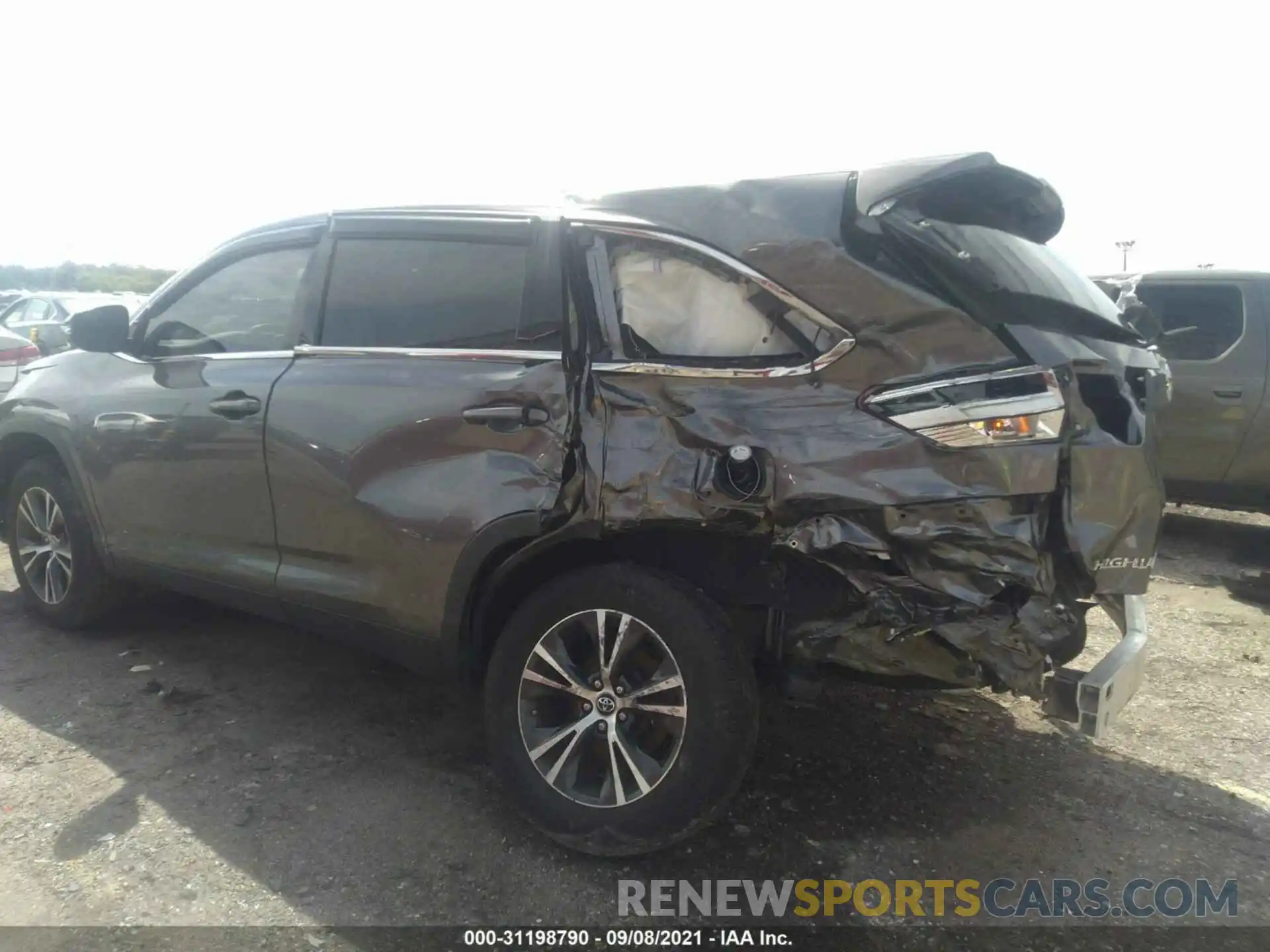 6 Photograph of a damaged car 5TDZARFH1KS052436 TOYOTA HIGHLANDER 2019