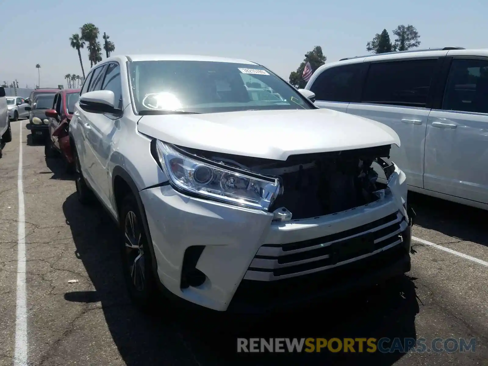 1 Photograph of a damaged car 5TDZARFH1KS052615 TOYOTA HIGHLANDER 2019