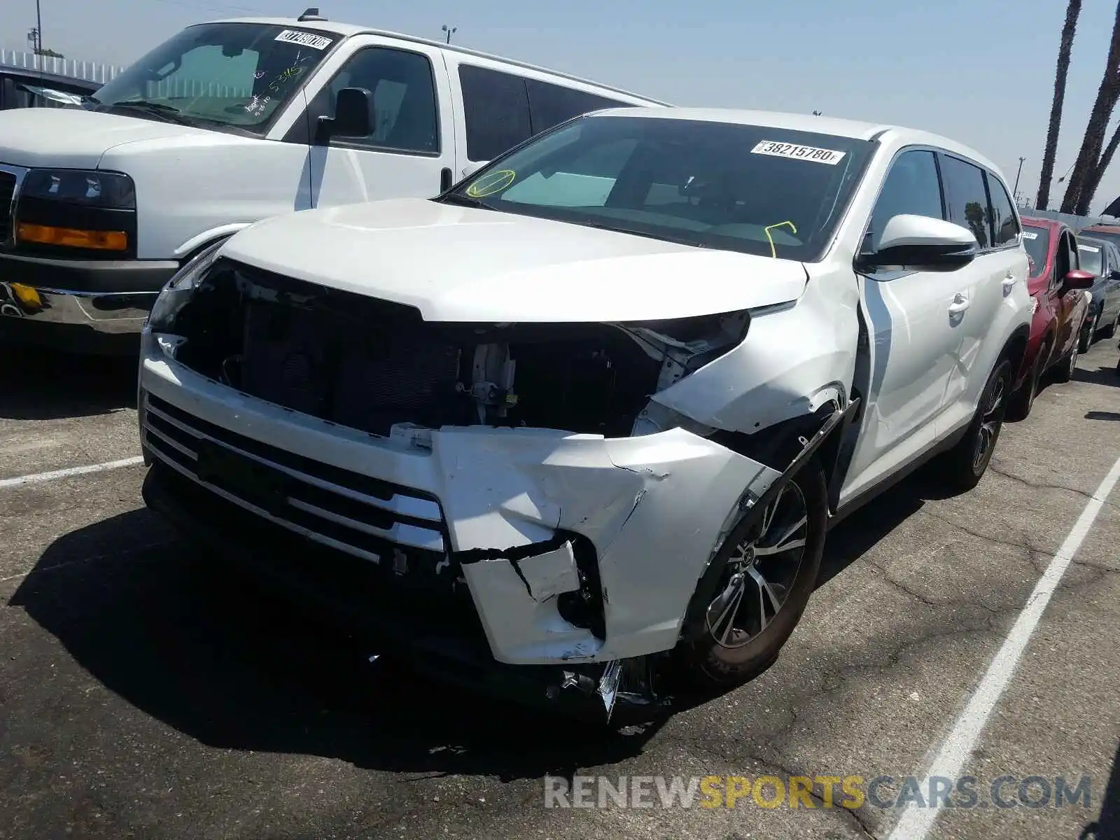 2 Photograph of a damaged car 5TDZARFH1KS052615 TOYOTA HIGHLANDER 2019