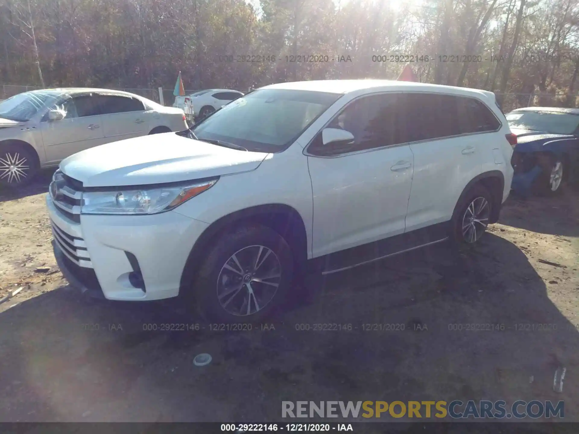 2 Photograph of a damaged car 5TDZARFH1KS053294 TOYOTA HIGHLANDER 2019