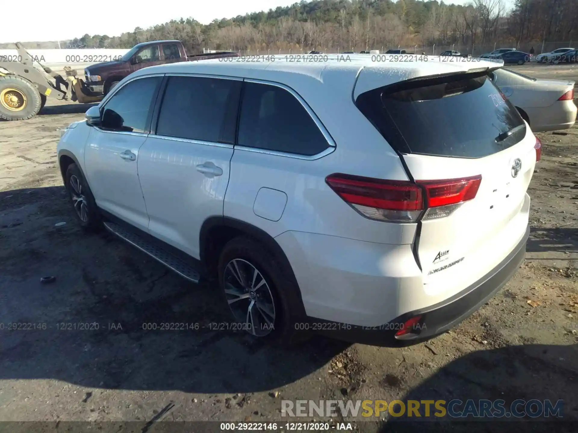 3 Photograph of a damaged car 5TDZARFH1KS053294 TOYOTA HIGHLANDER 2019