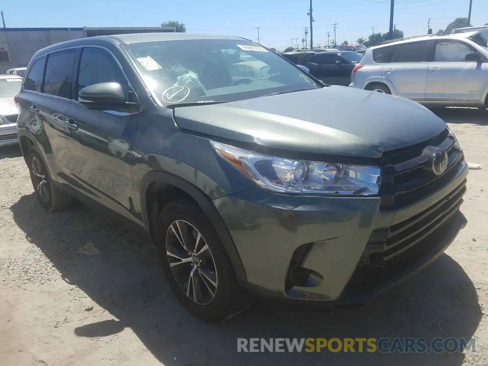 1 Photograph of a damaged car 5TDZARFH1KS054042 TOYOTA HIGHLANDER 2019