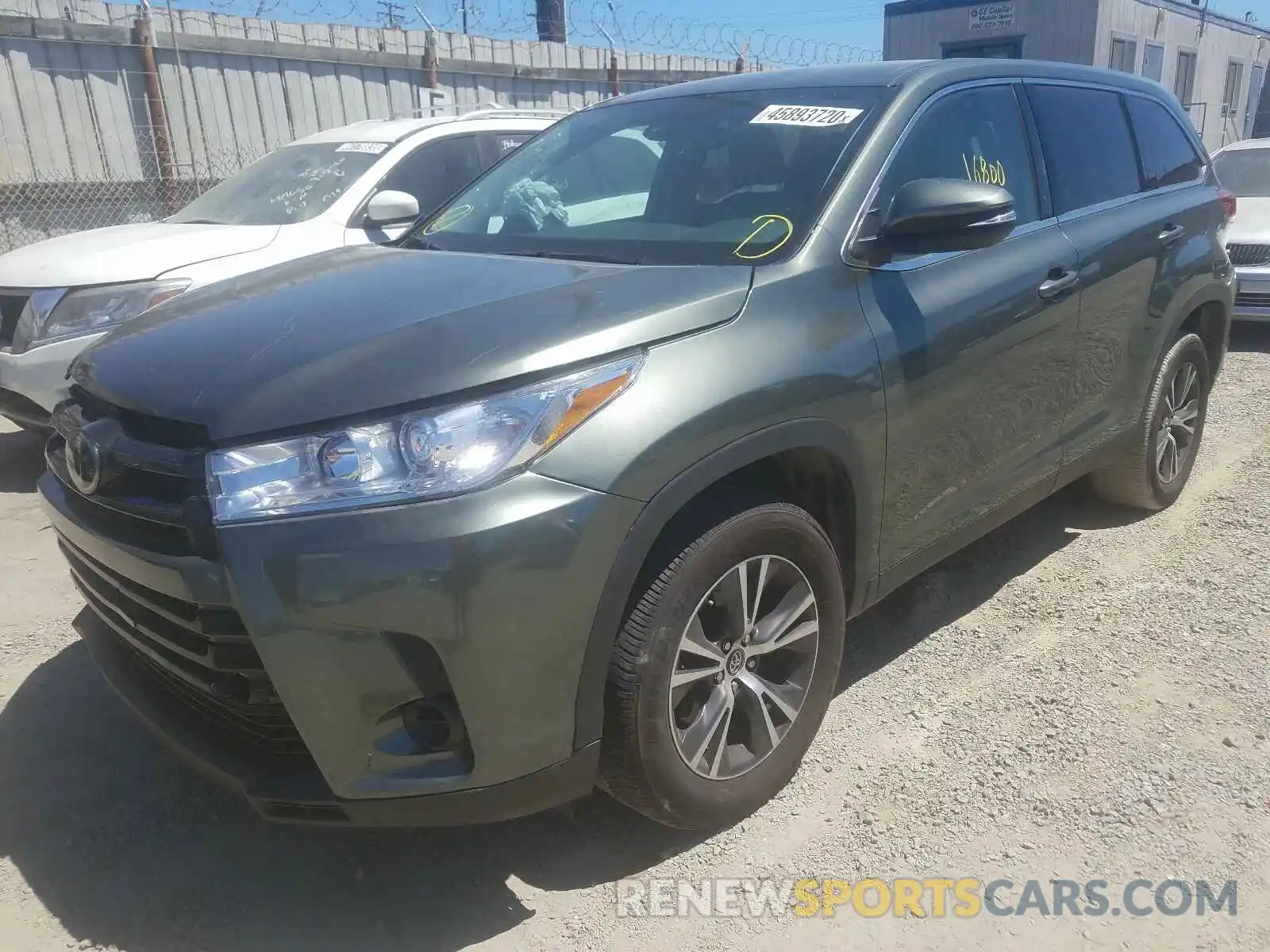 2 Photograph of a damaged car 5TDZARFH1KS054042 TOYOTA HIGHLANDER 2019