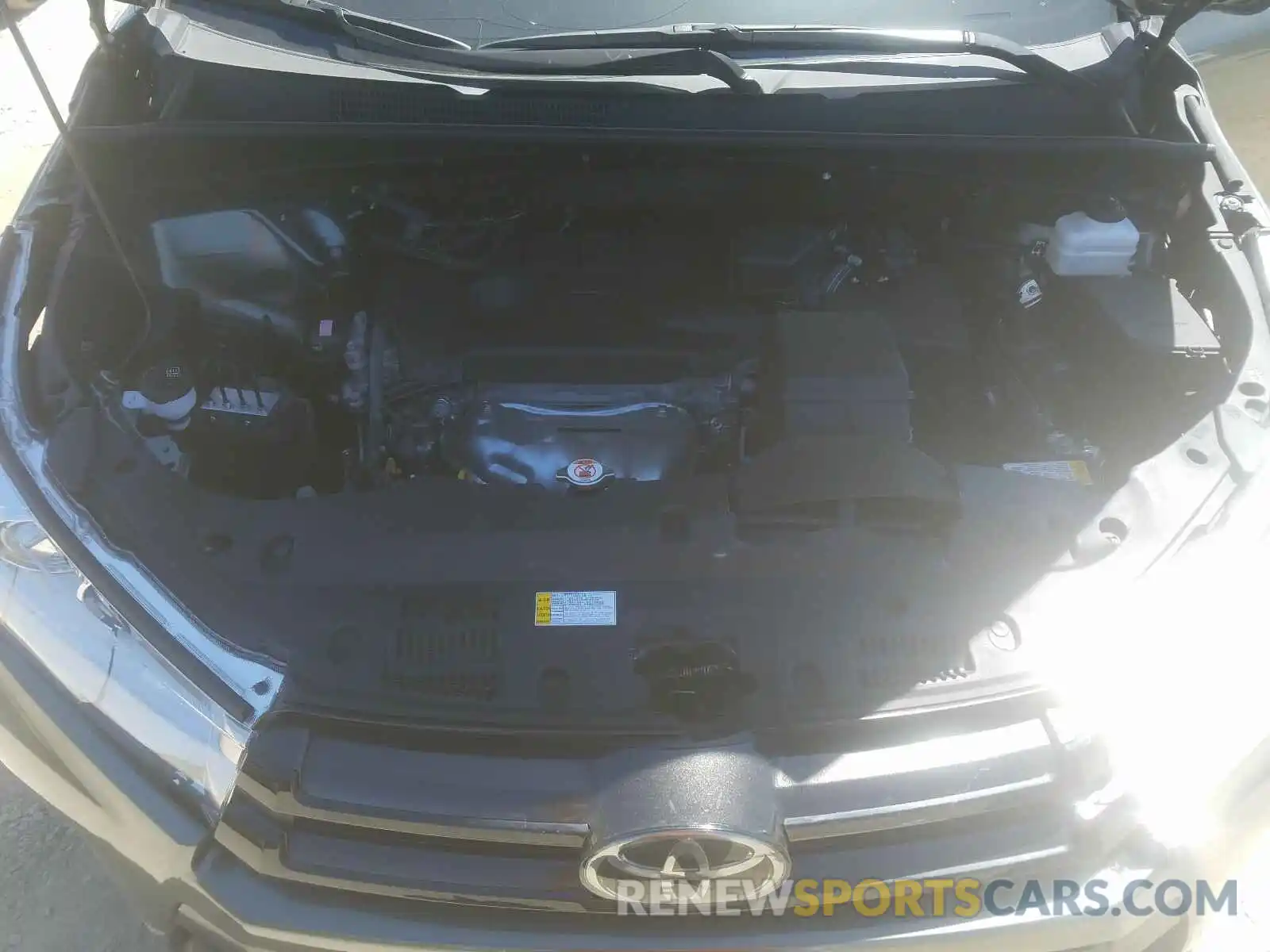 7 Photograph of a damaged car 5TDZARFH1KS054042 TOYOTA HIGHLANDER 2019