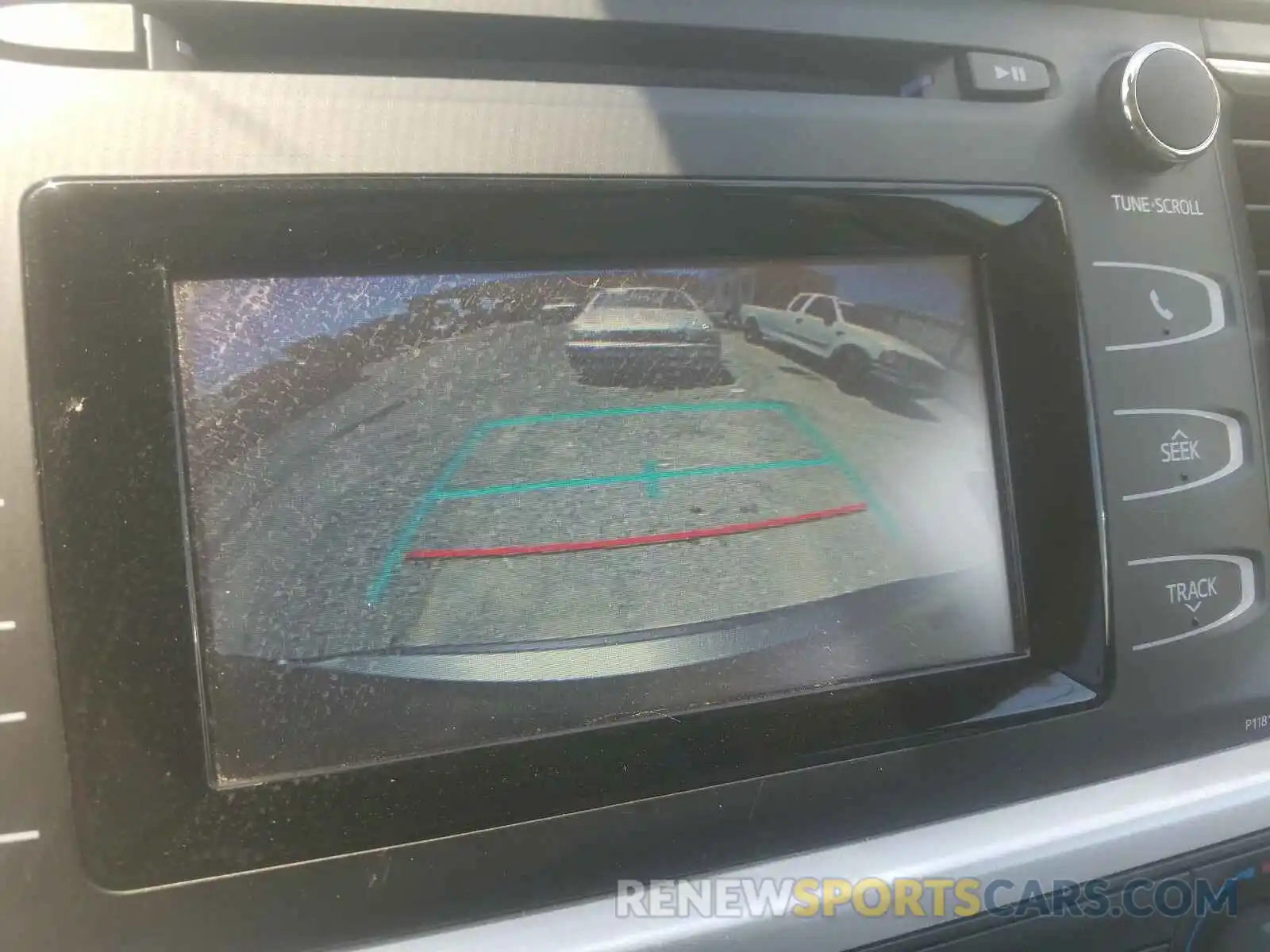 9 Photograph of a damaged car 5TDZARFH1KS054042 TOYOTA HIGHLANDER 2019