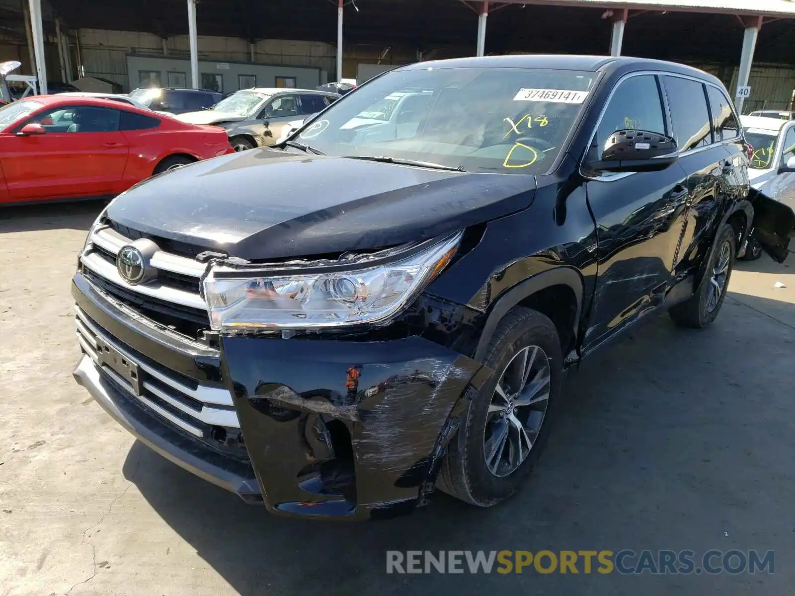 2 Photograph of a damaged car 5TDZARFH1KS055773 TOYOTA HIGHLANDER 2019