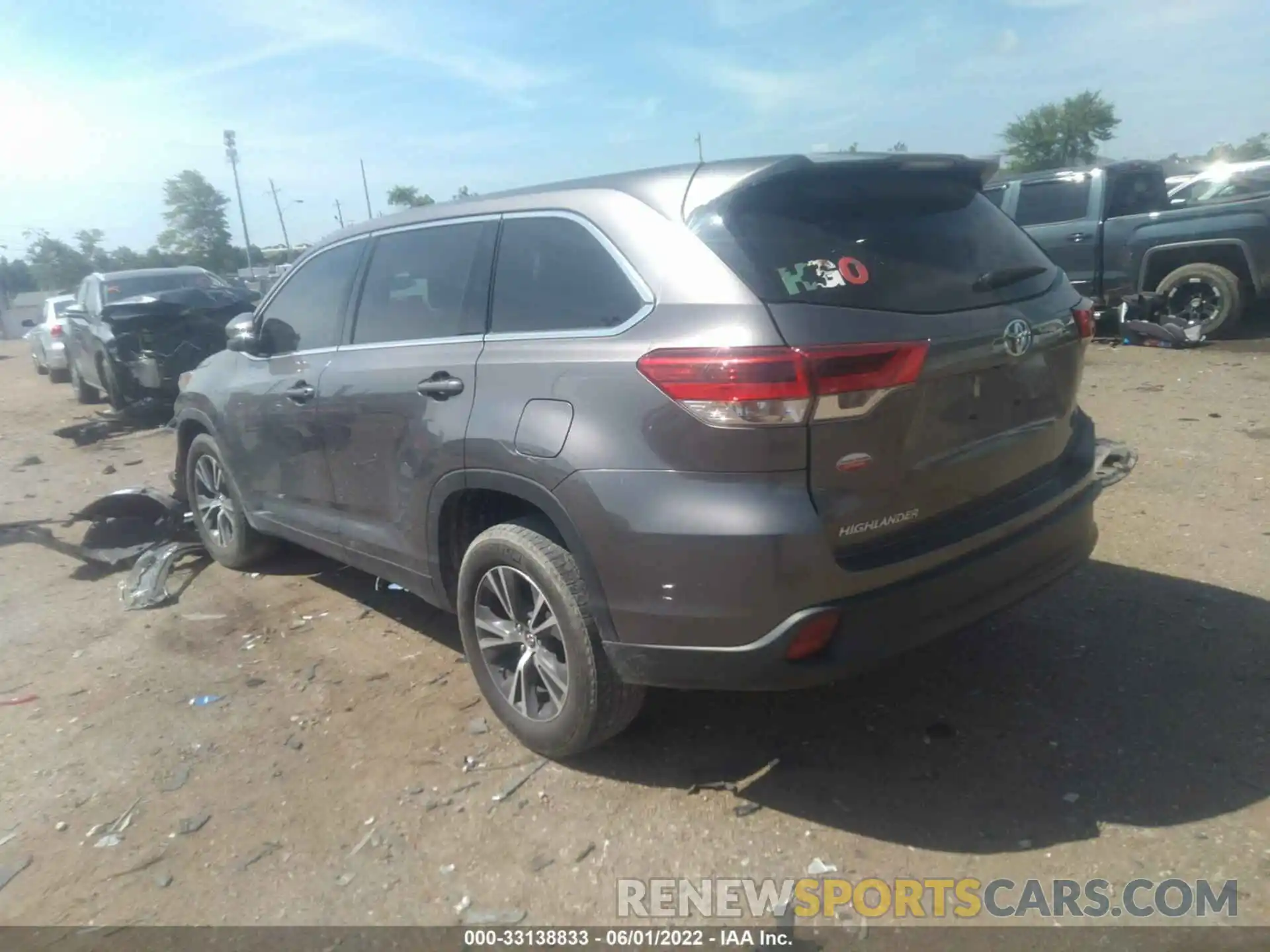 3 Photograph of a damaged car 5TDZARFH1KS056454 TOYOTA HIGHLANDER 2019