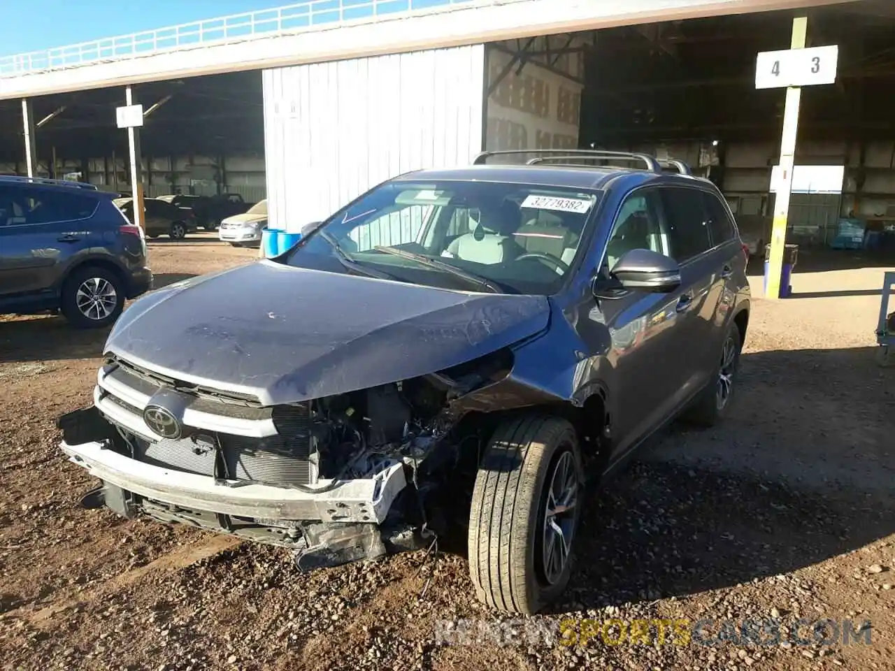 2 Photograph of a damaged car 5TDZARFH1KS056616 TOYOTA HIGHLANDER 2019