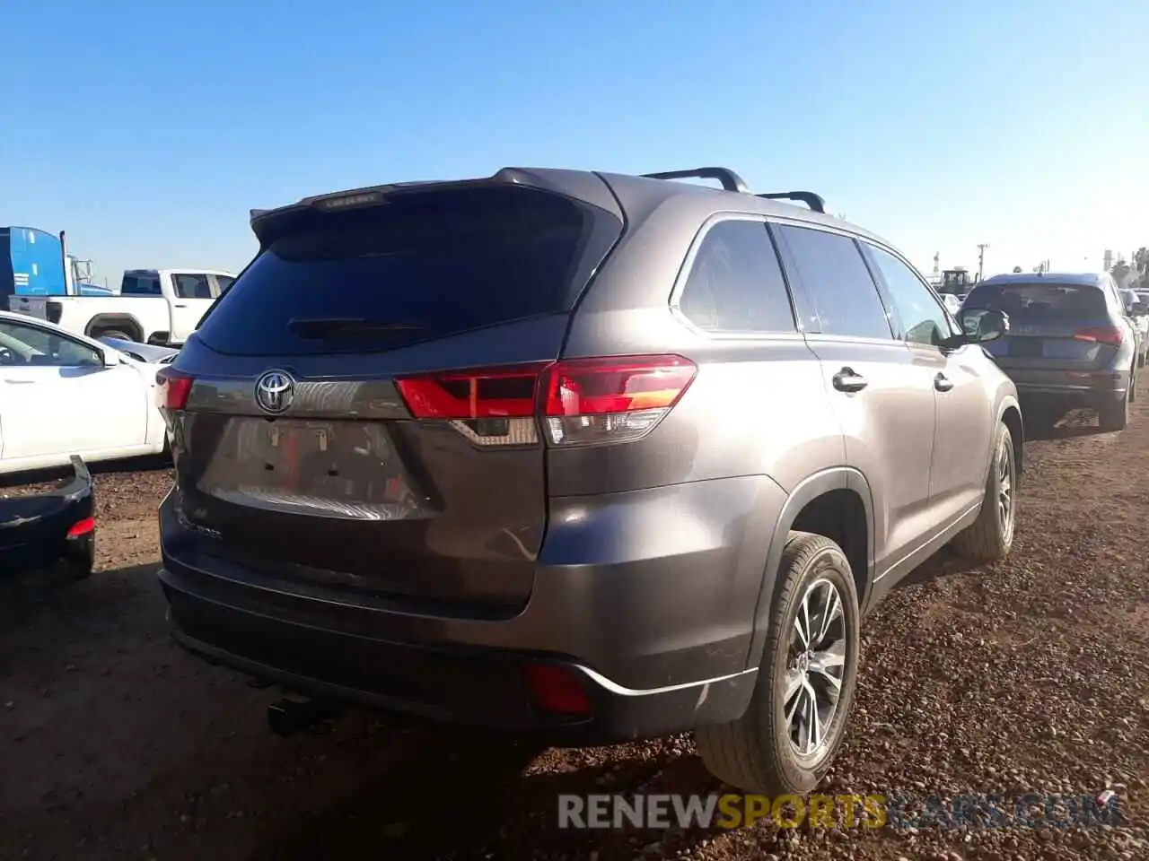 4 Фотография поврежденного автомобиля 5TDZARFH1KS056616 TOYOTA HIGHLANDER 2019