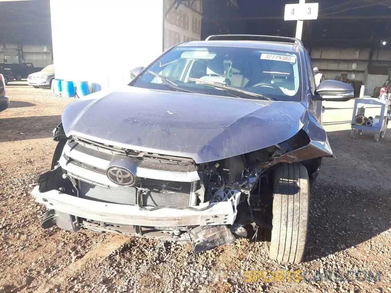 9 Photograph of a damaged car 5TDZARFH1KS056616 TOYOTA HIGHLANDER 2019