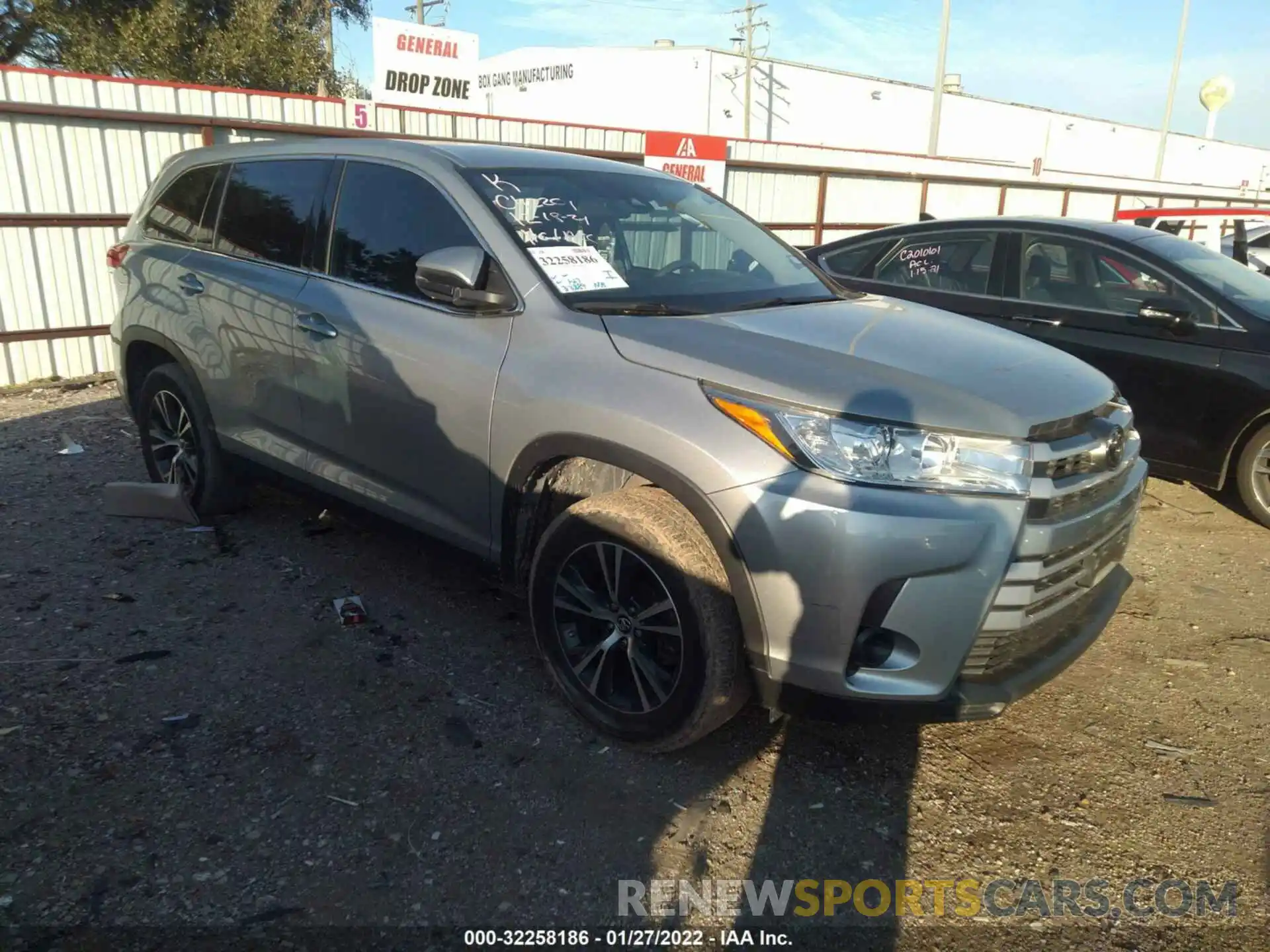 1 Photograph of a damaged car 5TDZARFH1KS056955 TOYOTA HIGHLANDER 2019