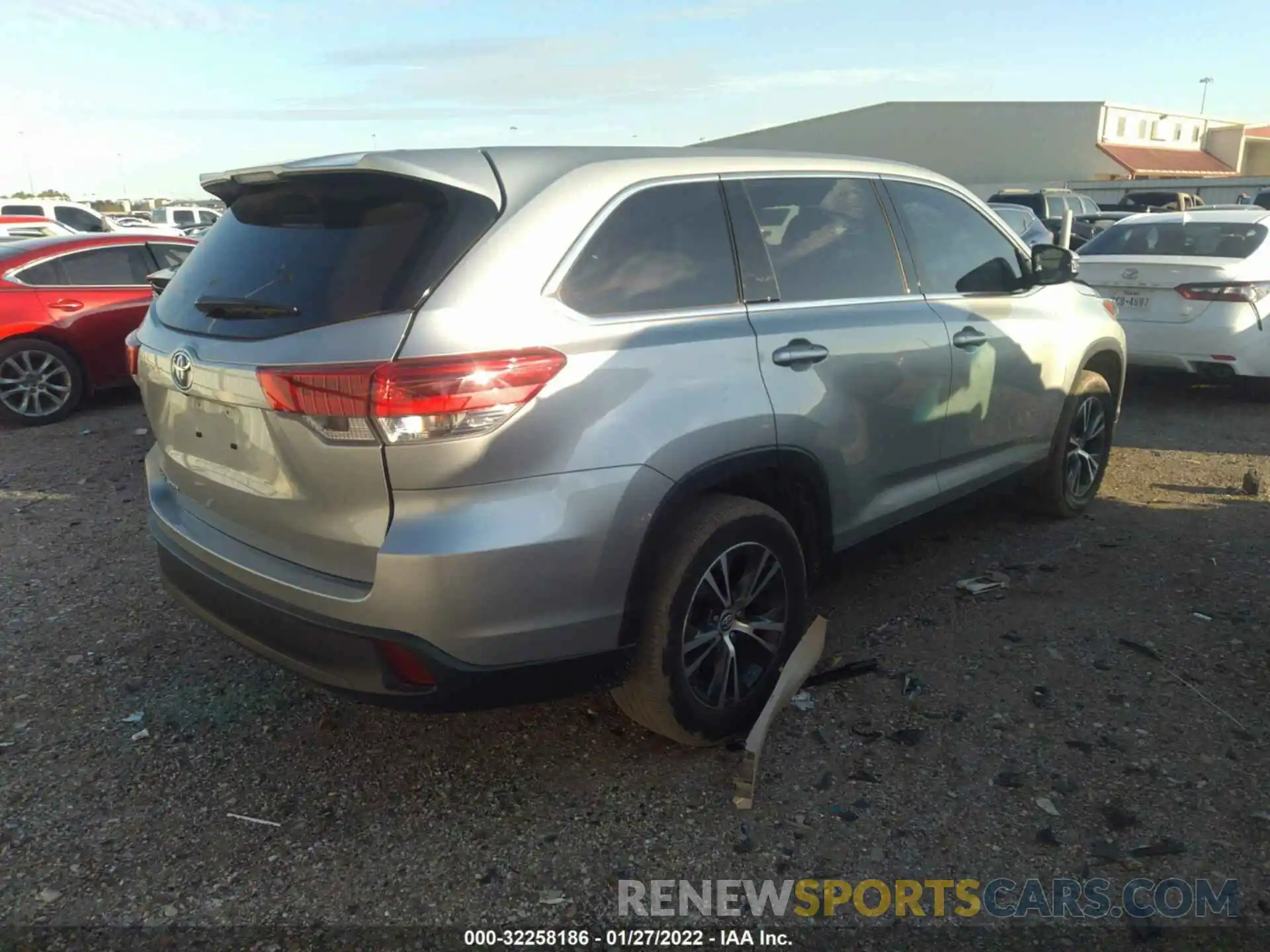 4 Фотография поврежденного автомобиля 5TDZARFH1KS056955 TOYOTA HIGHLANDER 2019