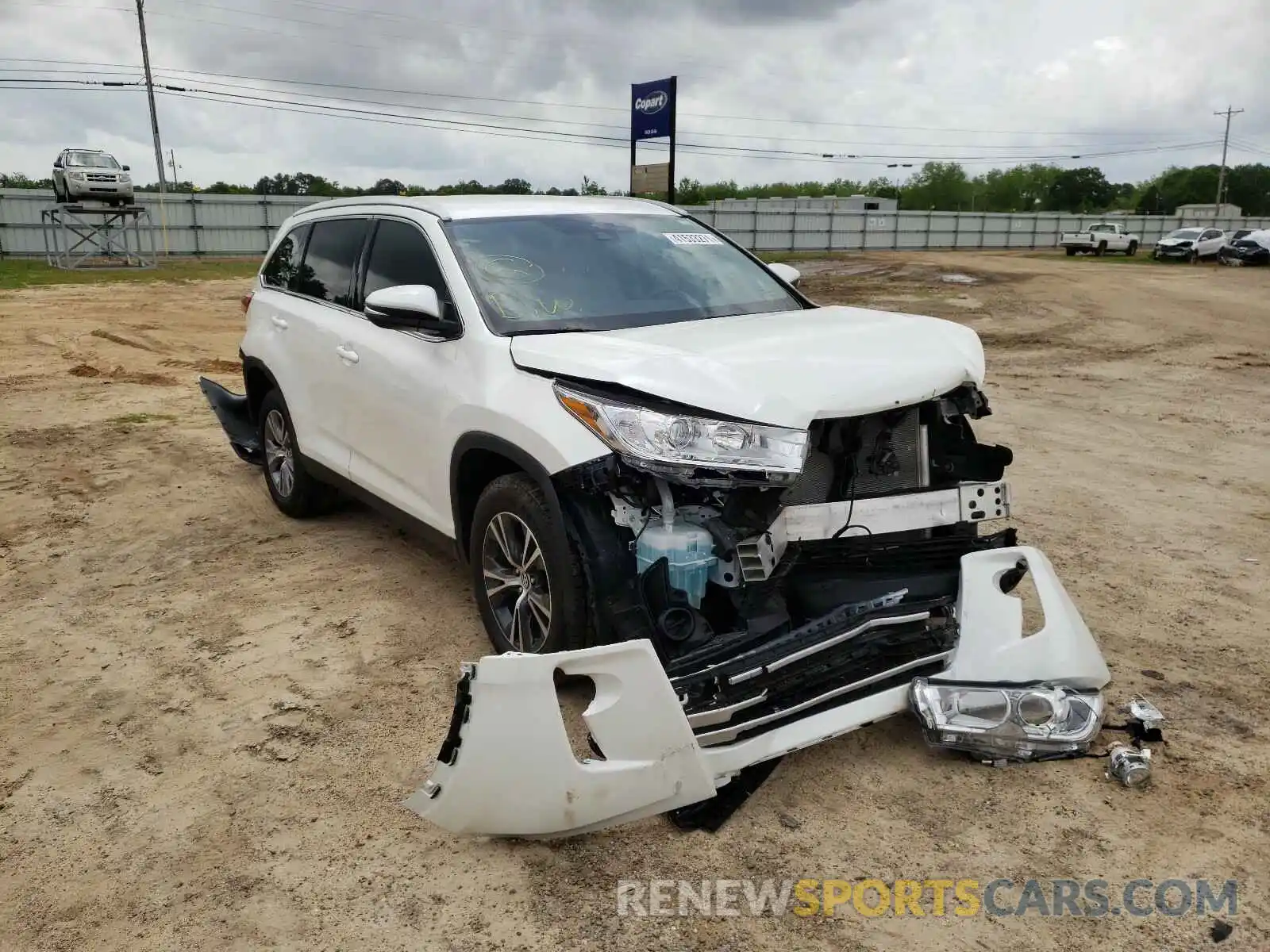 1 Photograph of a damaged car 5TDZARFH1KS058141 TOYOTA HIGHLANDER 2019