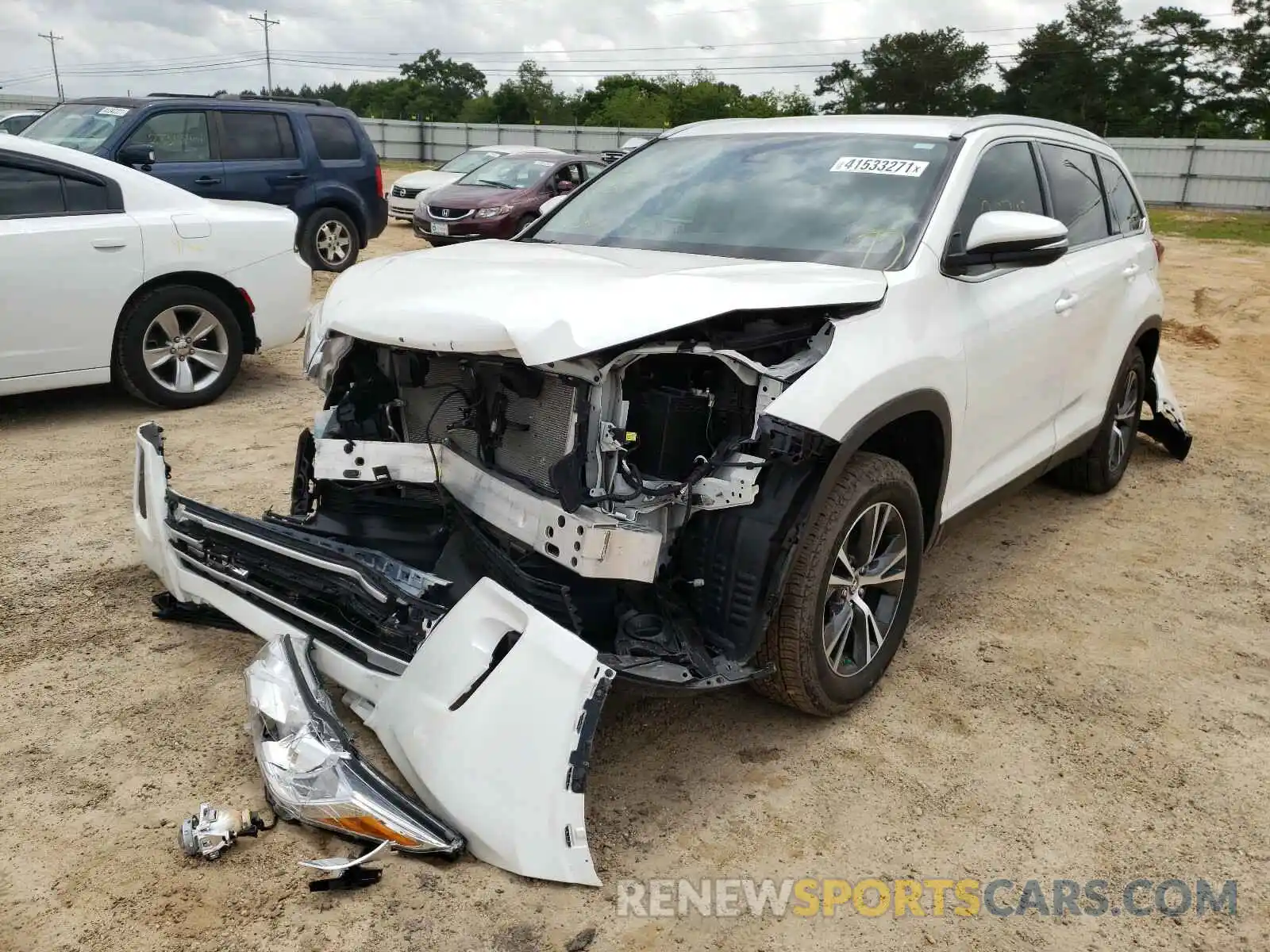 2 Photograph of a damaged car 5TDZARFH1KS058141 TOYOTA HIGHLANDER 2019