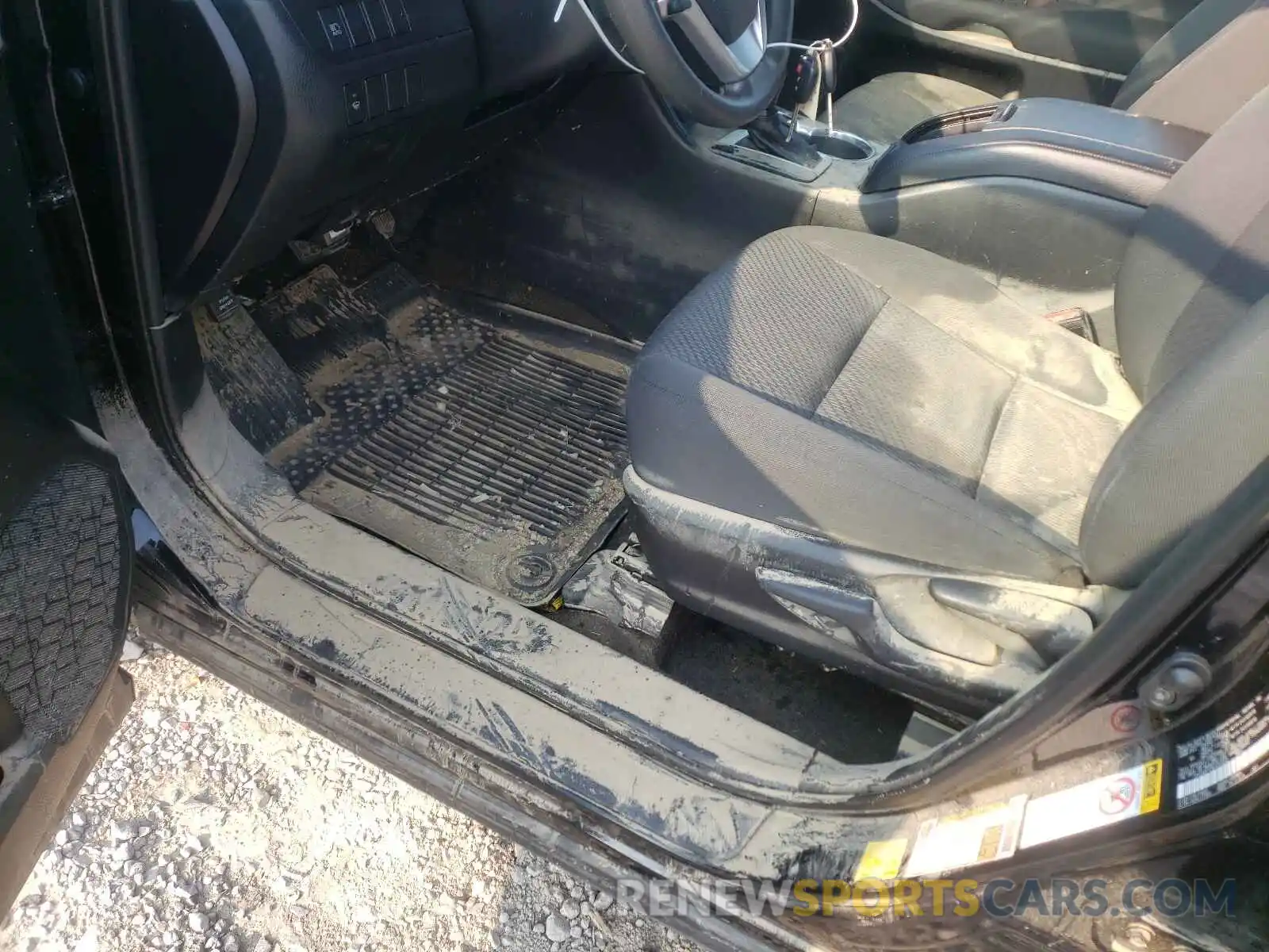 9 Photograph of a damaged car 5TDZARFH1KS059242 TOYOTA HIGHLANDER 2019