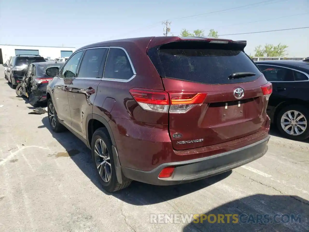 3 Photograph of a damaged car 5TDZARFH1KS059516 TOYOTA HIGHLANDER 2019