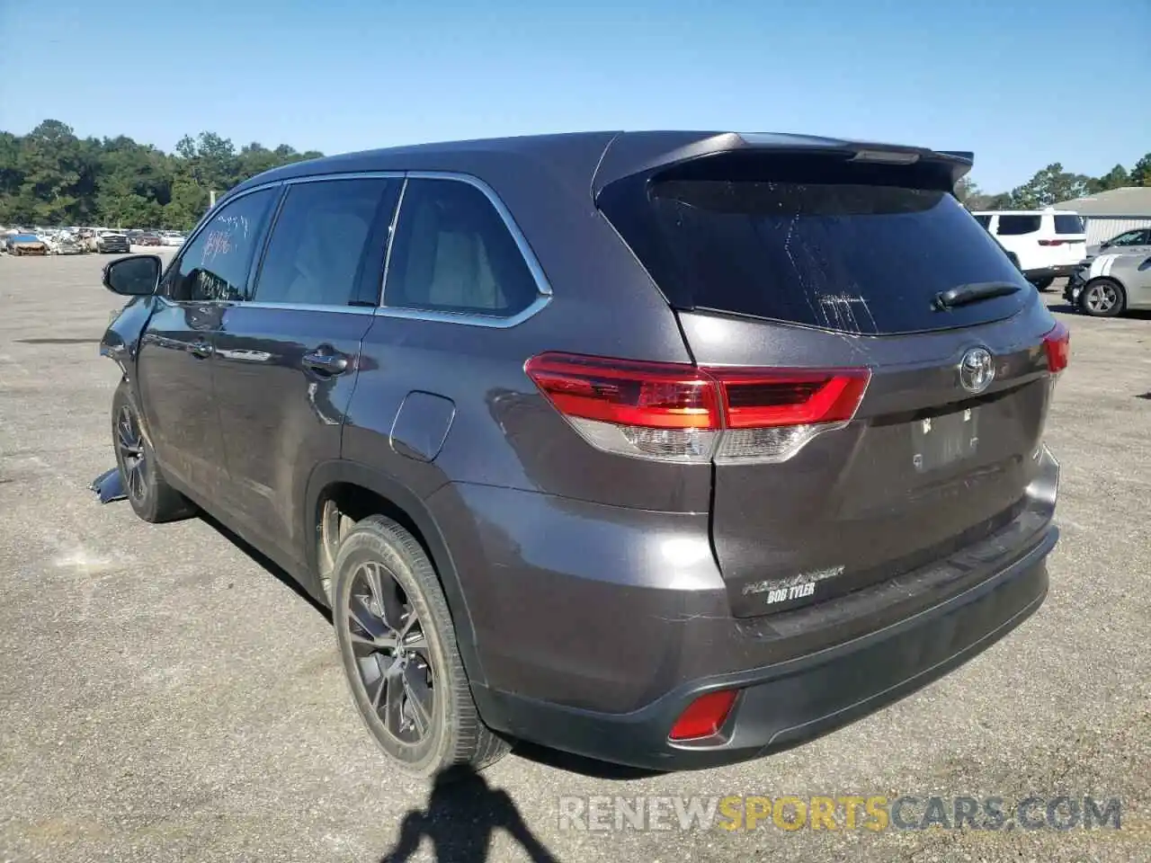 3 Photograph of a damaged car 5TDZARFH1KS059824 TOYOTA HIGHLANDER 2019