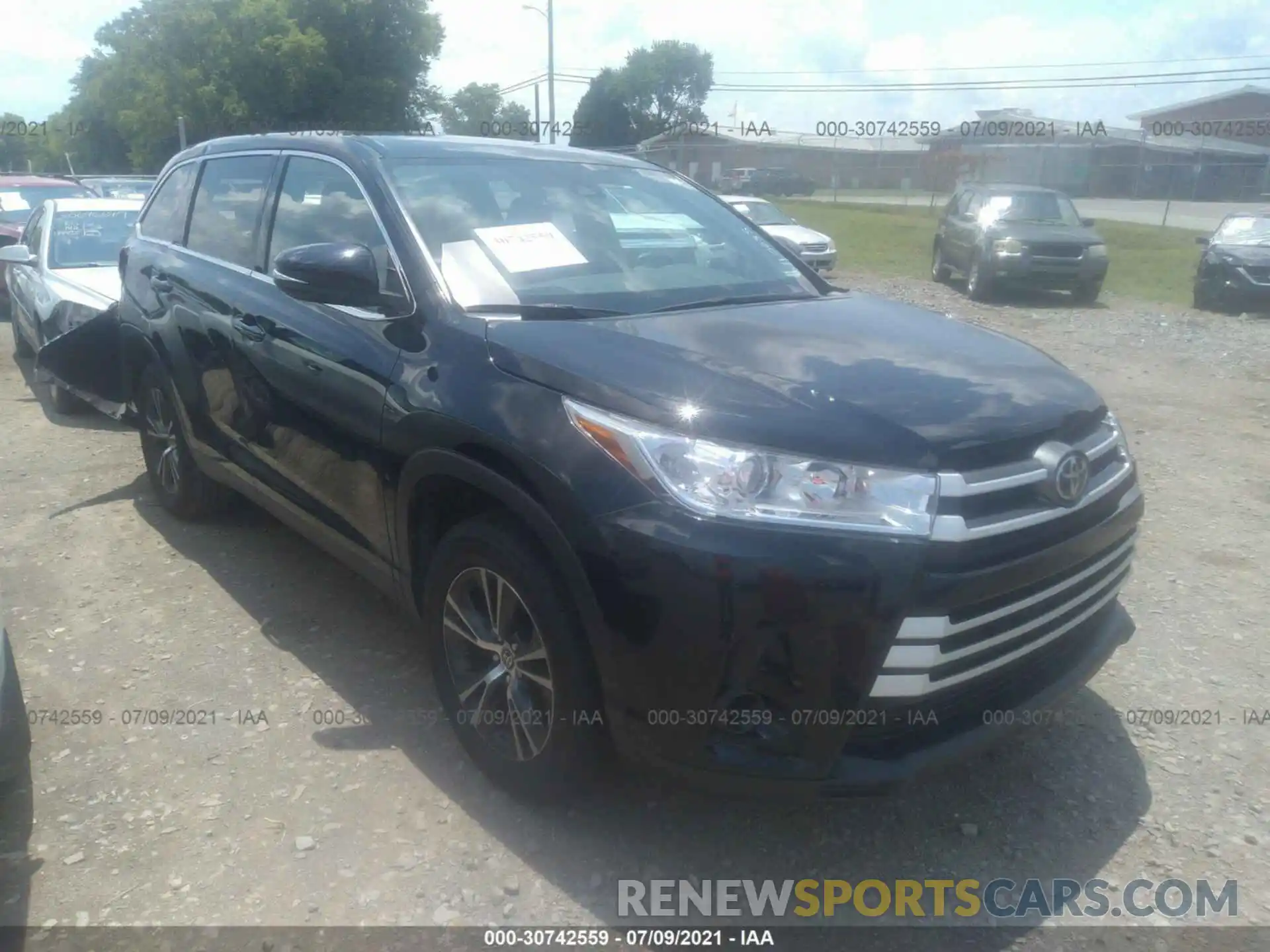 1 Photograph of a damaged car 5TDZARFH1KS060035 TOYOTA HIGHLANDER 2019