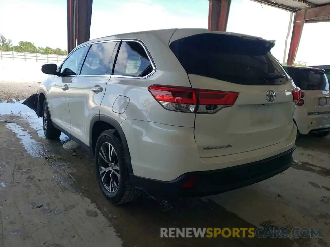 3 Photograph of a damaged car 5TDZARFH1KS061041 TOYOTA HIGHLANDER 2019