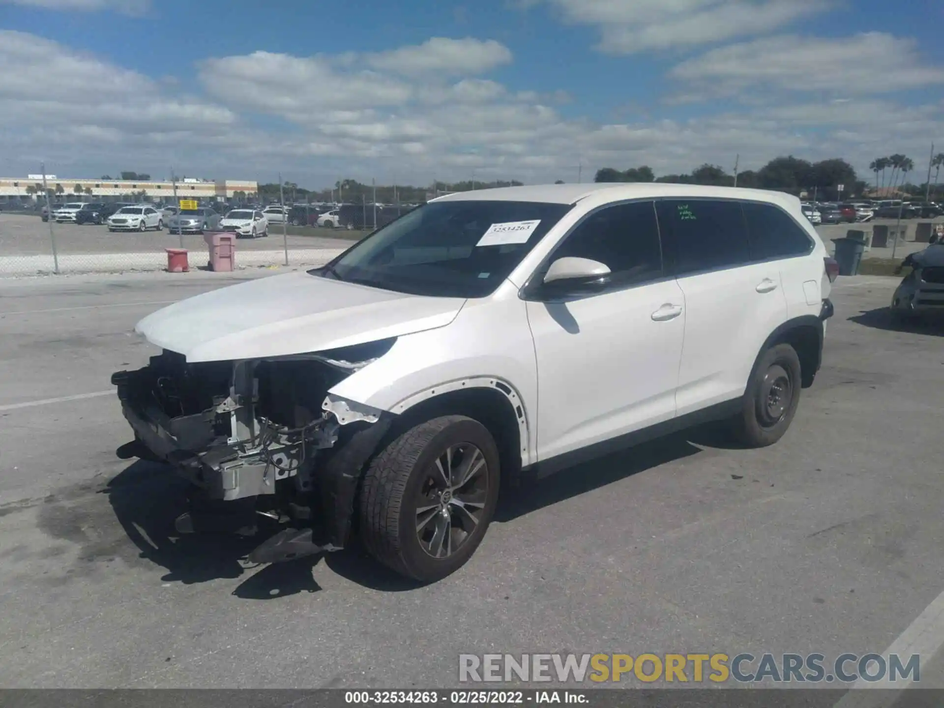 2 Photograph of a damaged car 5TDZARFH1KS061055 TOYOTA HIGHLANDER 2019