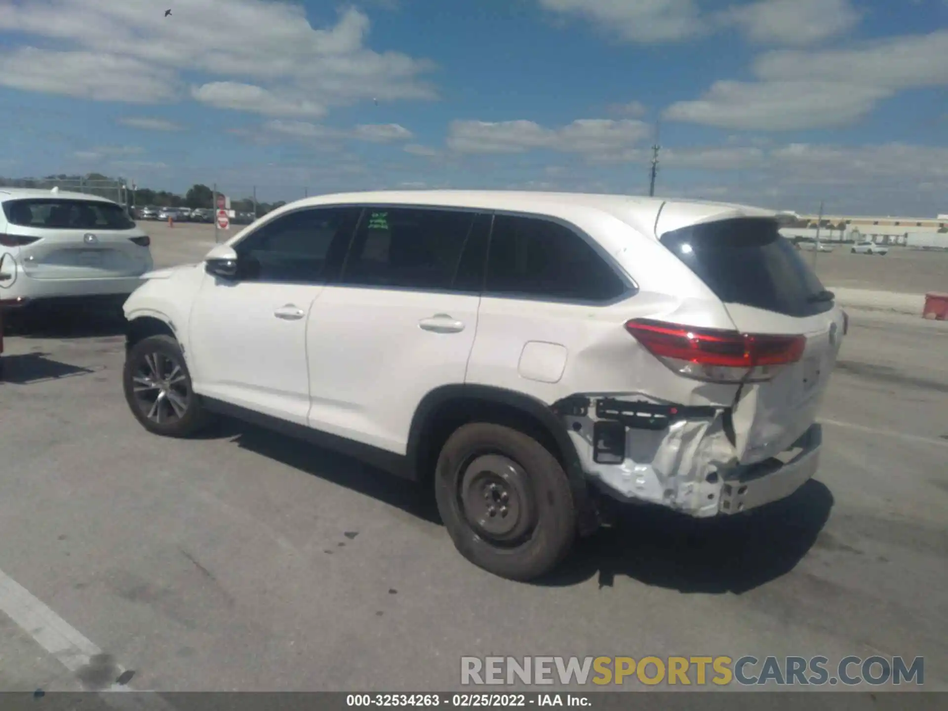 3 Фотография поврежденного автомобиля 5TDZARFH1KS061055 TOYOTA HIGHLANDER 2019