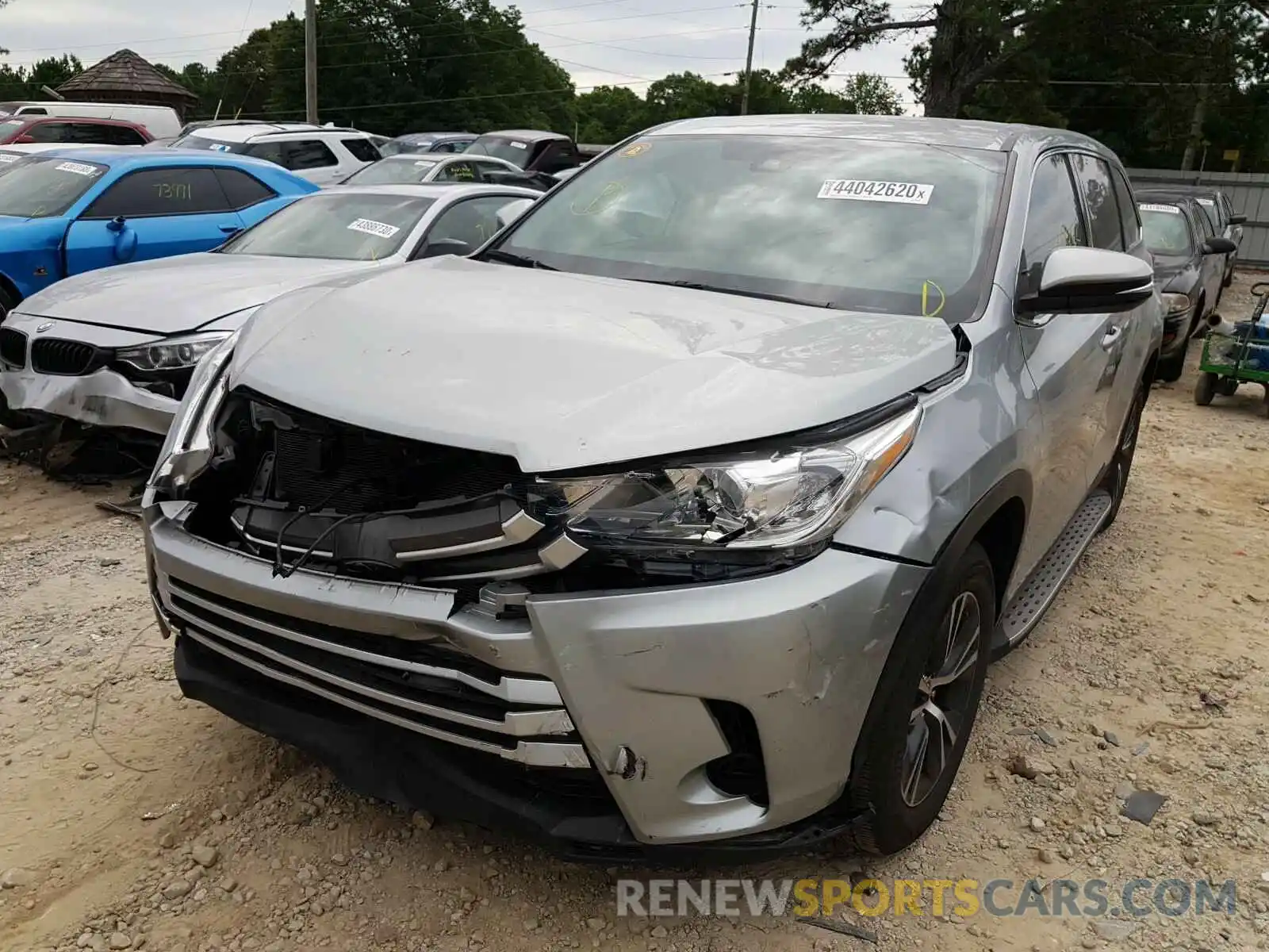 2 Photograph of a damaged car 5TDZARFH2KS042188 TOYOTA HIGHLANDER 2019