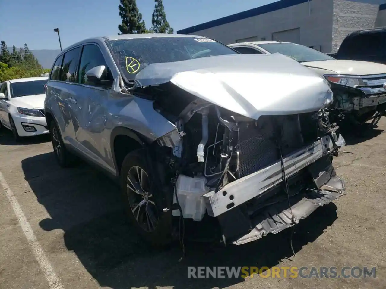 1 Photograph of a damaged car 5TDZARFH2KS042319 TOYOTA HIGHLANDER 2019