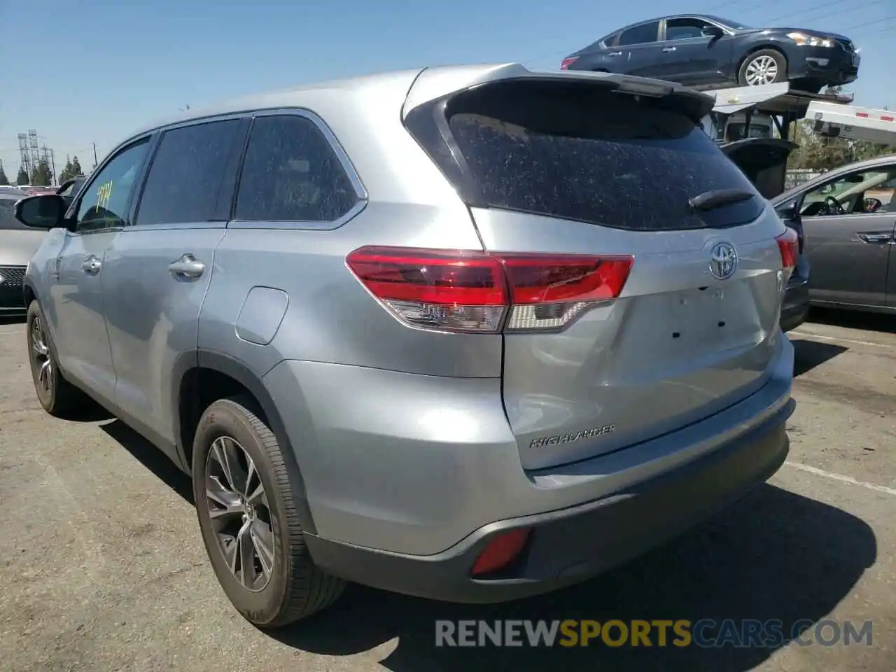 3 Photograph of a damaged car 5TDZARFH2KS042319 TOYOTA HIGHLANDER 2019