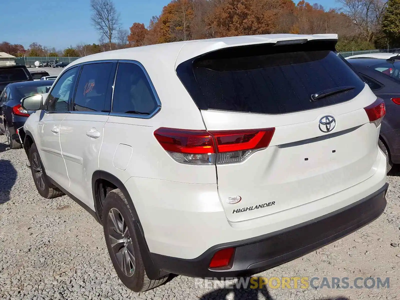 3 Photograph of a damaged car 5TDZARFH2KS043776 TOYOTA HIGHLANDER 2019