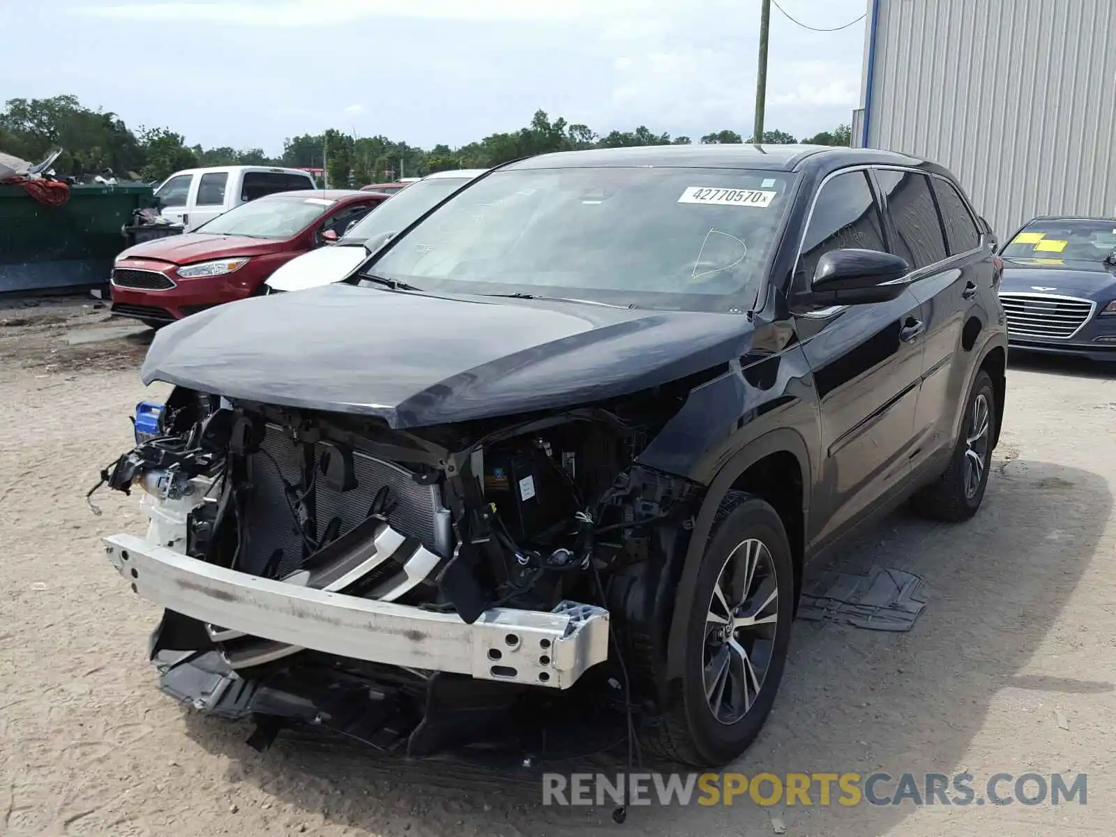 2 Photograph of a damaged car 5TDZARFH2KS044197 TOYOTA HIGHLANDER 2019