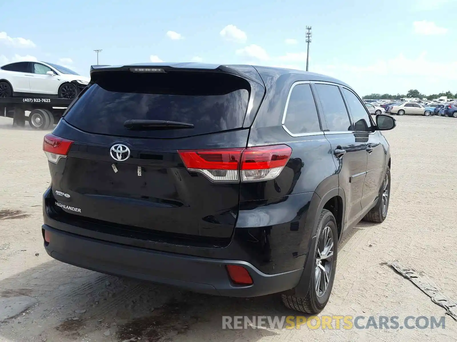 4 Photograph of a damaged car 5TDZARFH2KS044197 TOYOTA HIGHLANDER 2019