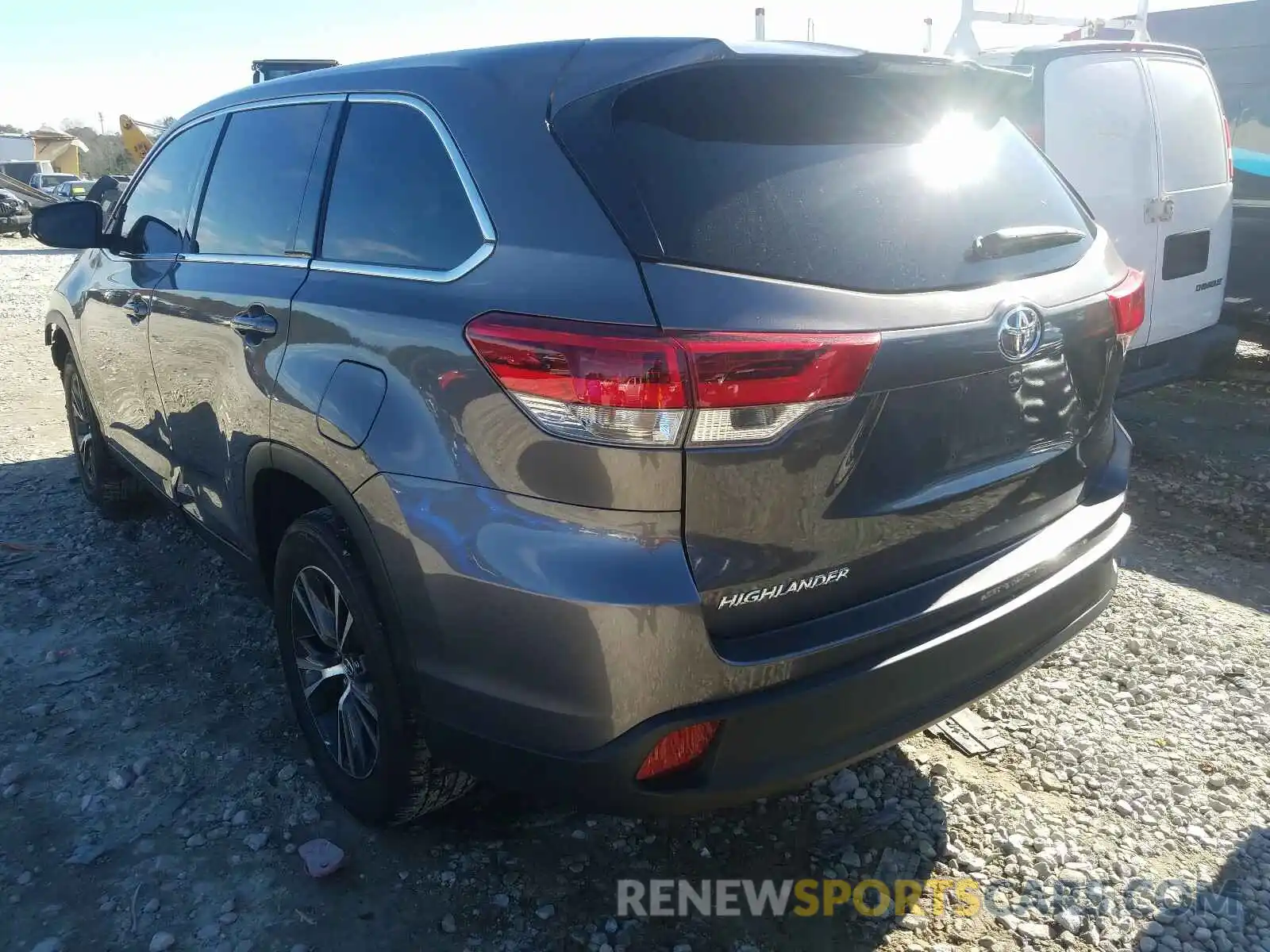 3 Photograph of a damaged car 5TDZARFH2KS044202 TOYOTA HIGHLANDER 2019