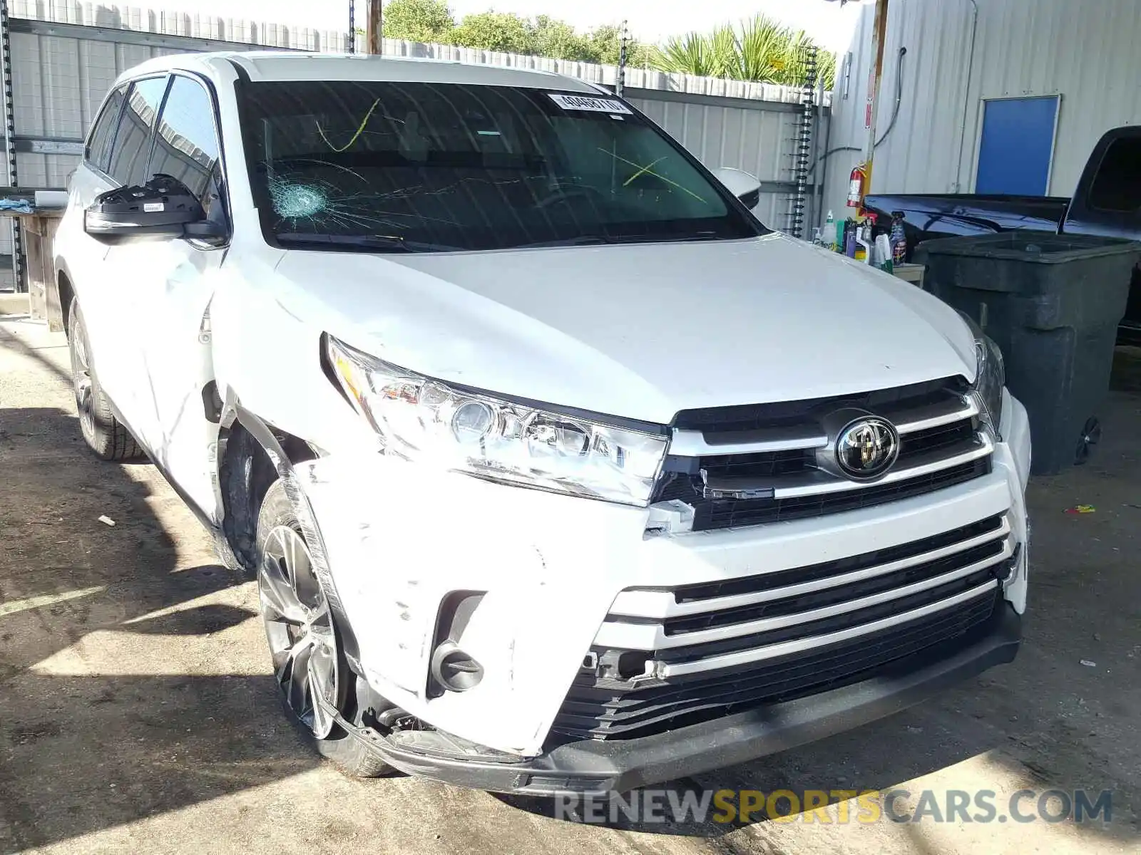 1 Photograph of a damaged car 5TDZARFH2KS044216 TOYOTA HIGHLANDER 2019