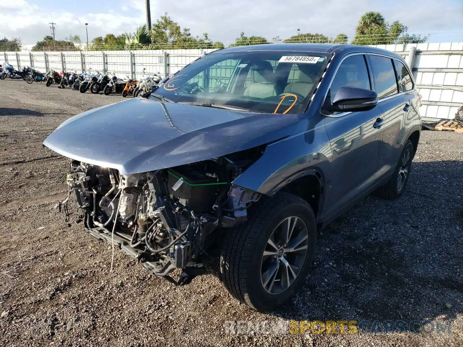 2 Photograph of a damaged car 5TDZARFH2KS044605 TOYOTA HIGHLANDER 2019